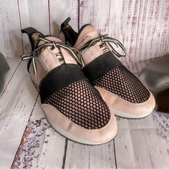 Steve Madden Pink Slip on Sneakers. - Picture 1 of 9